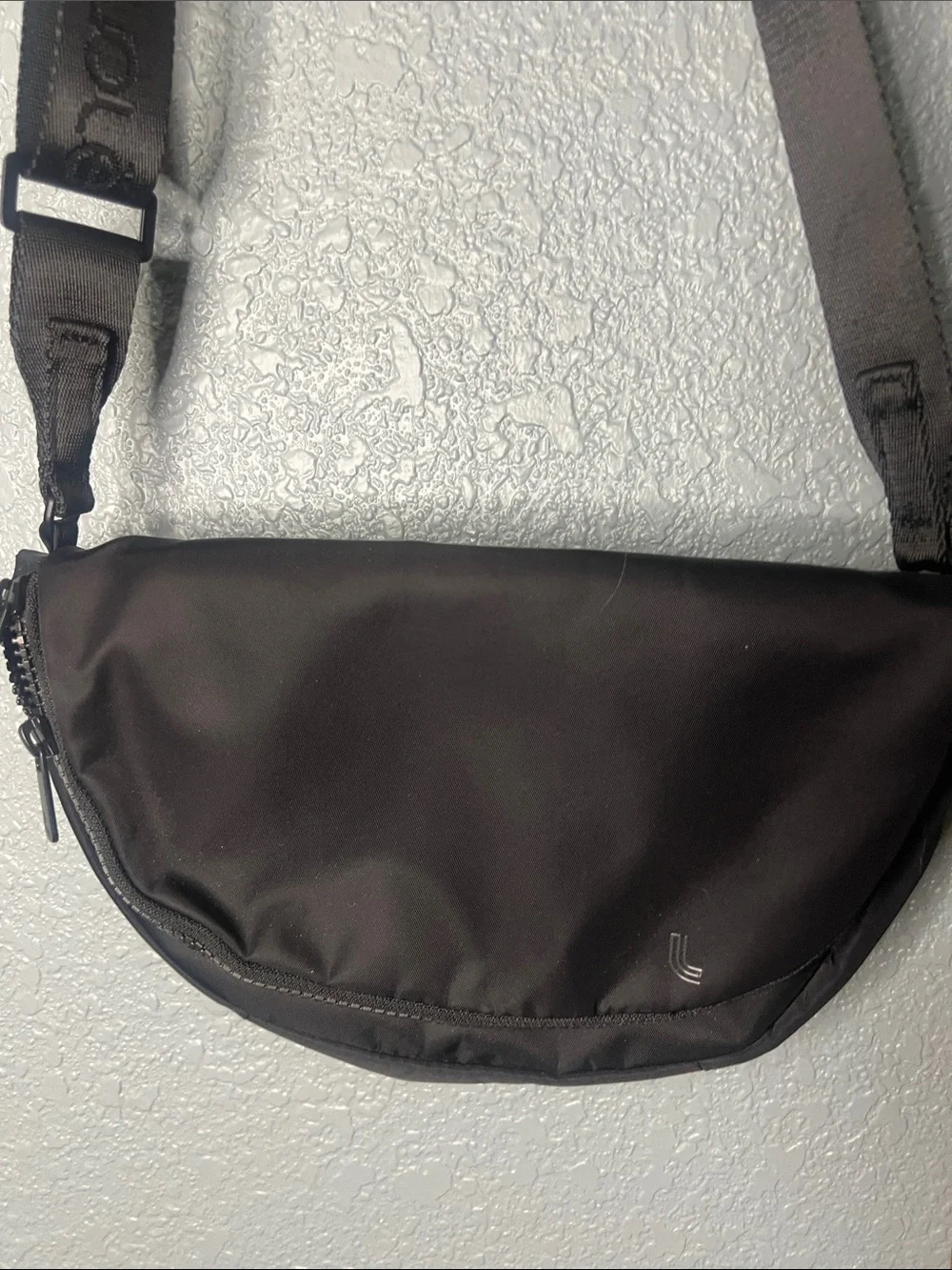 LOLE Adjustable Crossbody Bag Flap Magnetic Closure One Size Purse Bag BLACK
